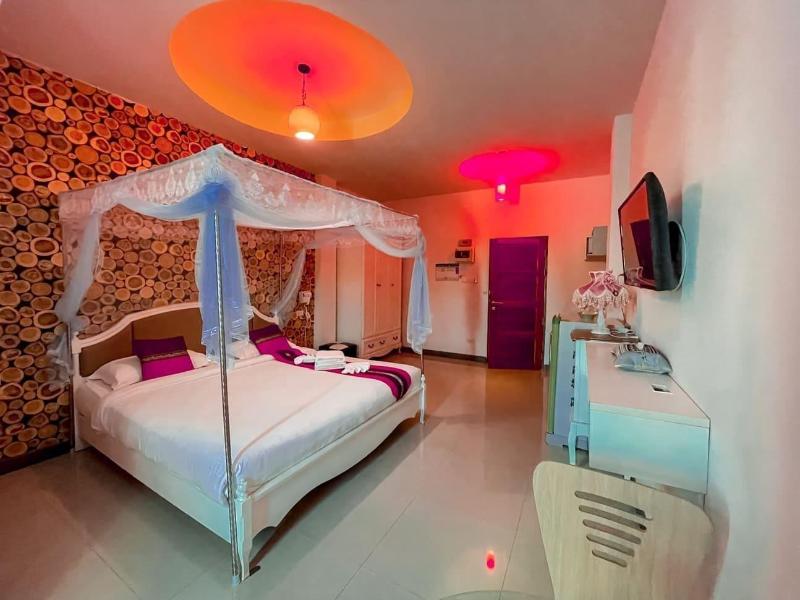 The Linux Garden Hotel image