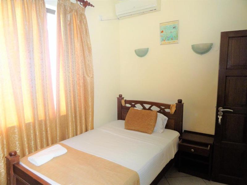Regency Park Hotel image