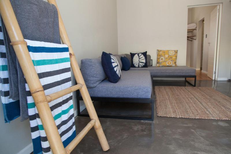 Loddeys Guesthouse image