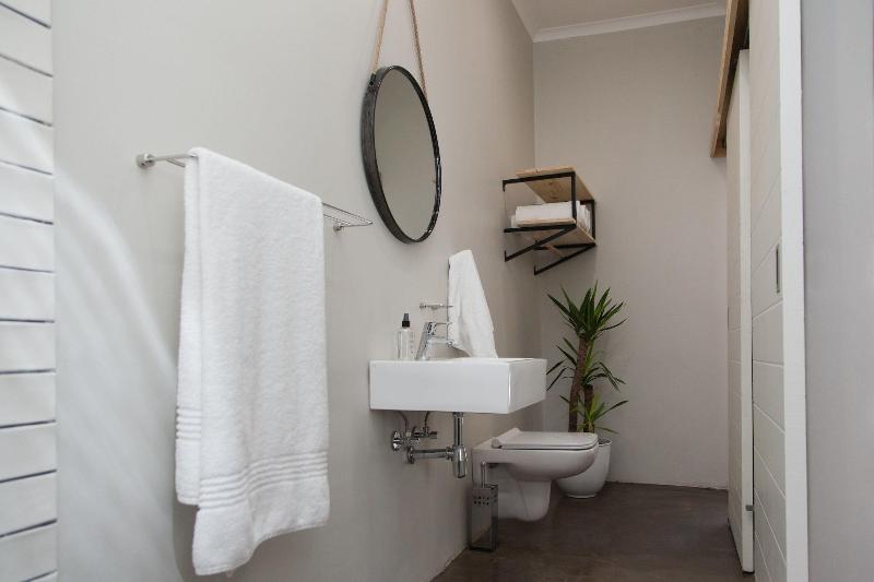 Loddeys Guesthouse image