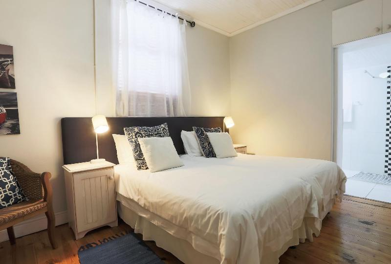 Loddeys Guesthouse image