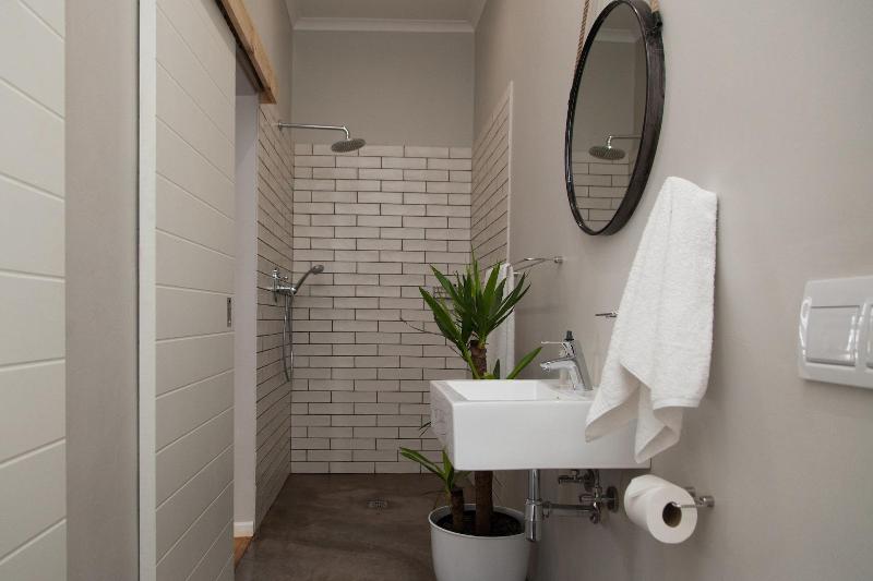Loddeys Guesthouse image