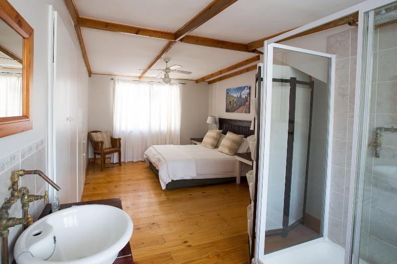 Loddeys Guesthouse image
