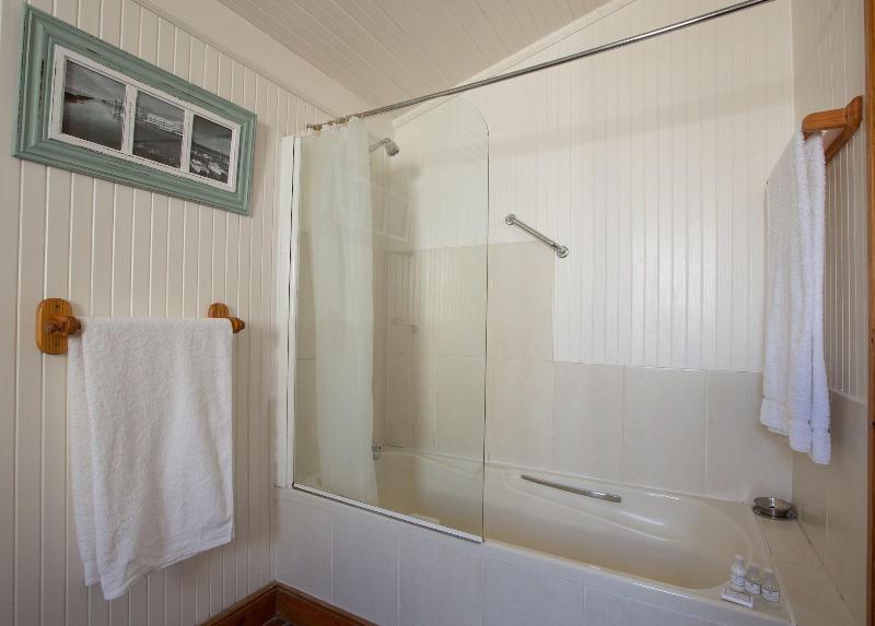 Loddeys Guesthouse image