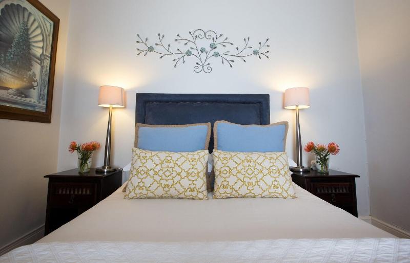 Loddeys Guesthouse image