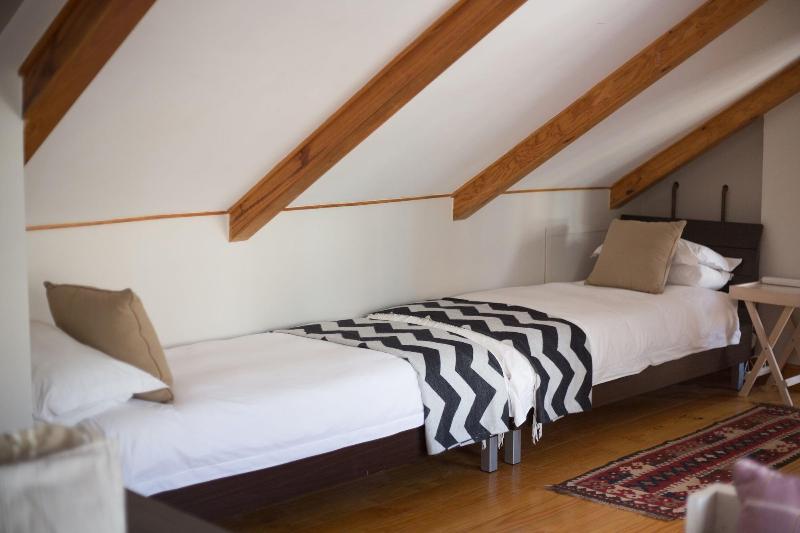 Loddeys Guesthouse image