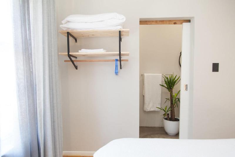 Loddeys Guesthouse image