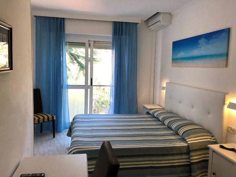 Hotel Bahamas image