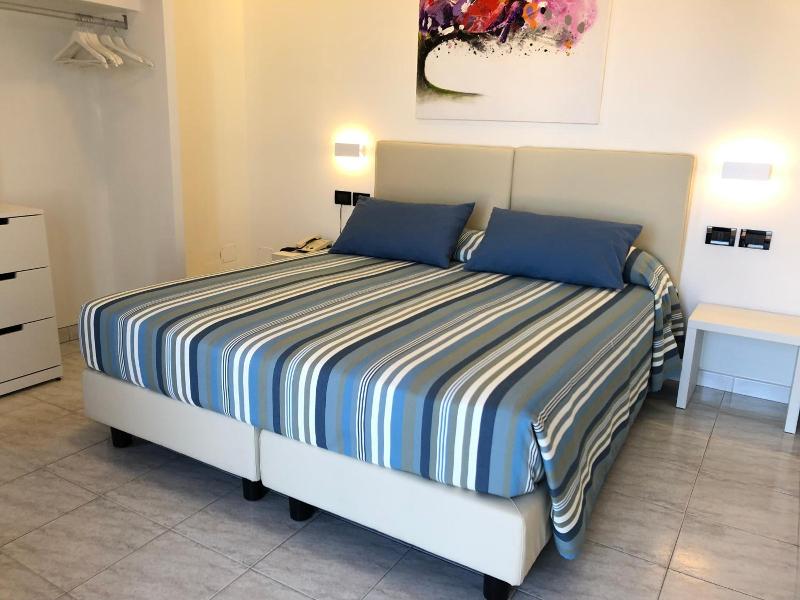 Hotel Bahamas image