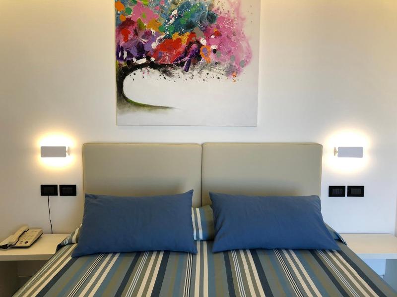Hotel Bahamas image