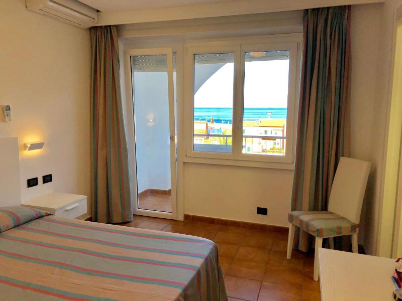 Hotel Bahamas image