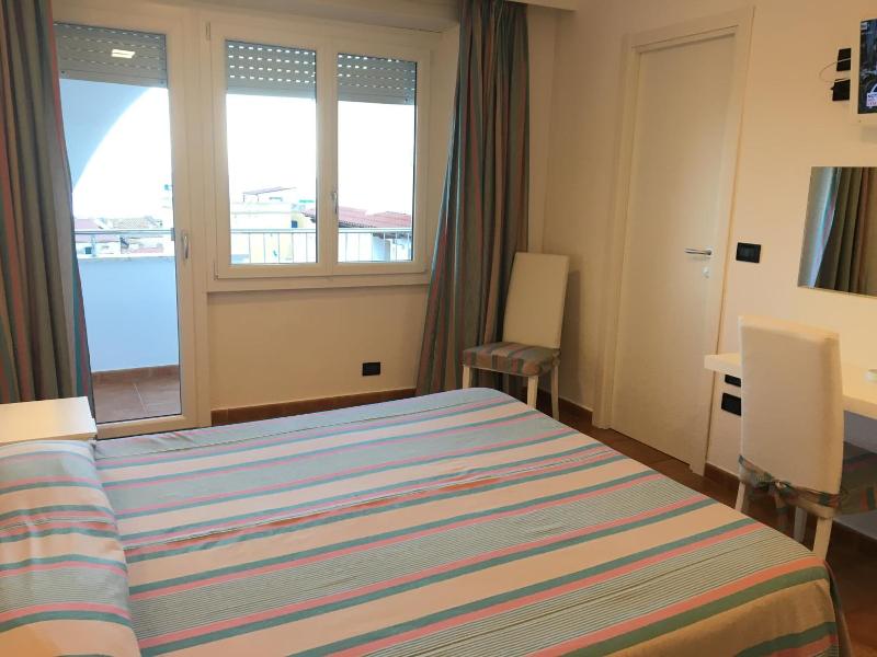 Hotel Bahamas image
