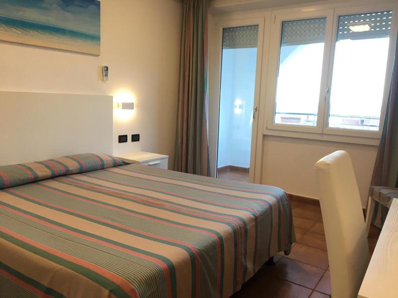 Hotel Bahamas image