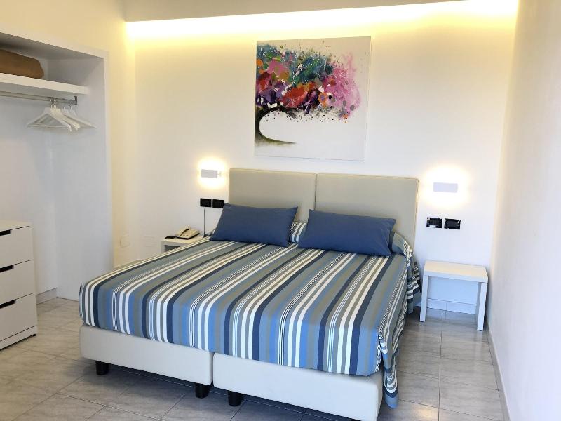 Hotel Bahamas image