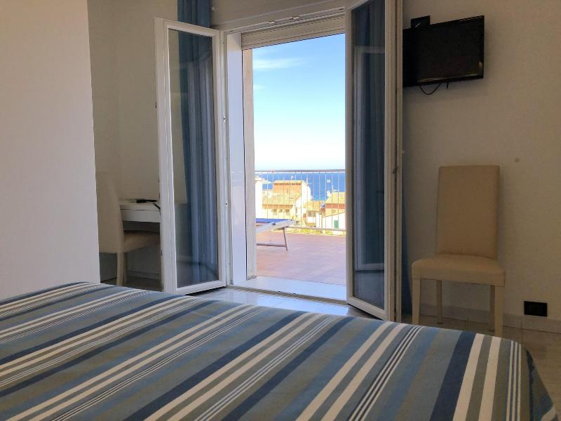 Hotel Bahamas image