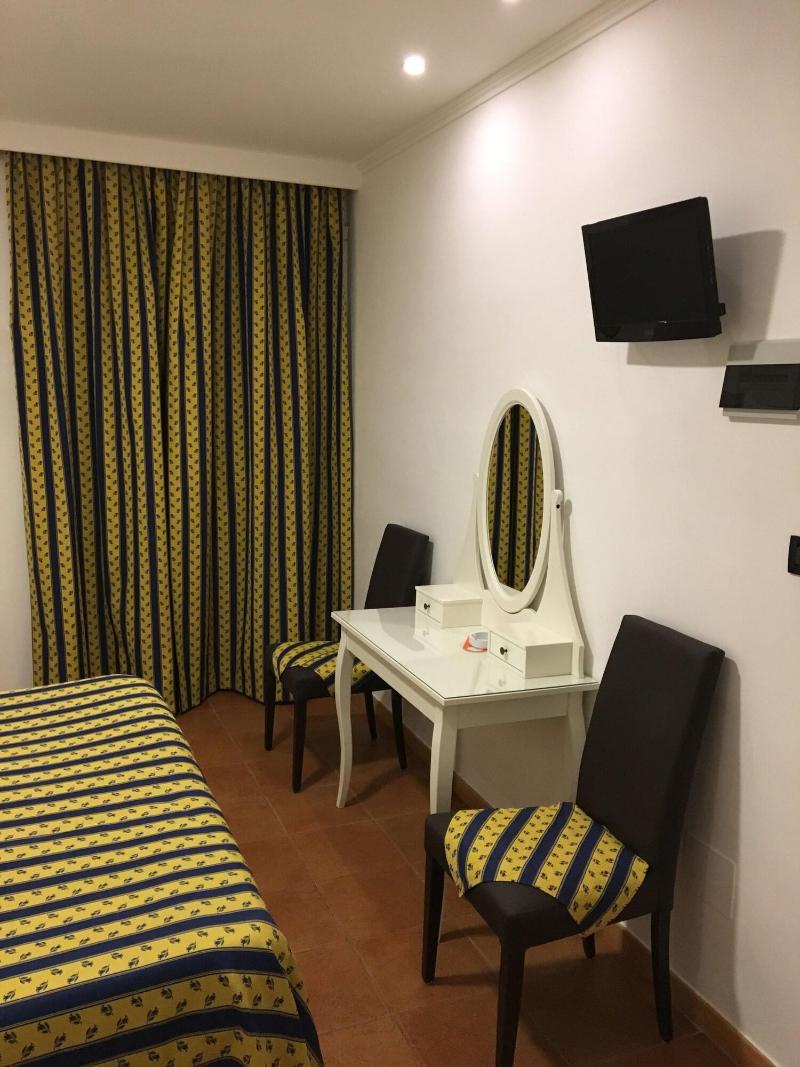 Hotel Bahamas image