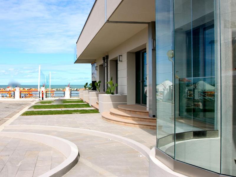 Hotel & Residence Cavalluccio Marino image