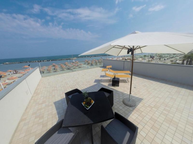 Hotel & Residence Cavalluccio Marino image