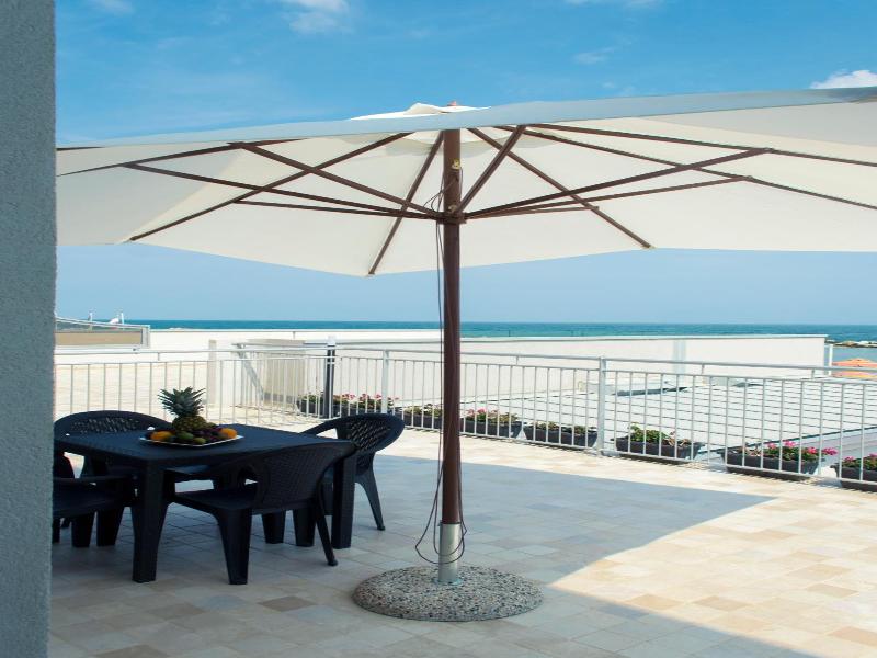 Hotel & Residence Cavalluccio Marino image