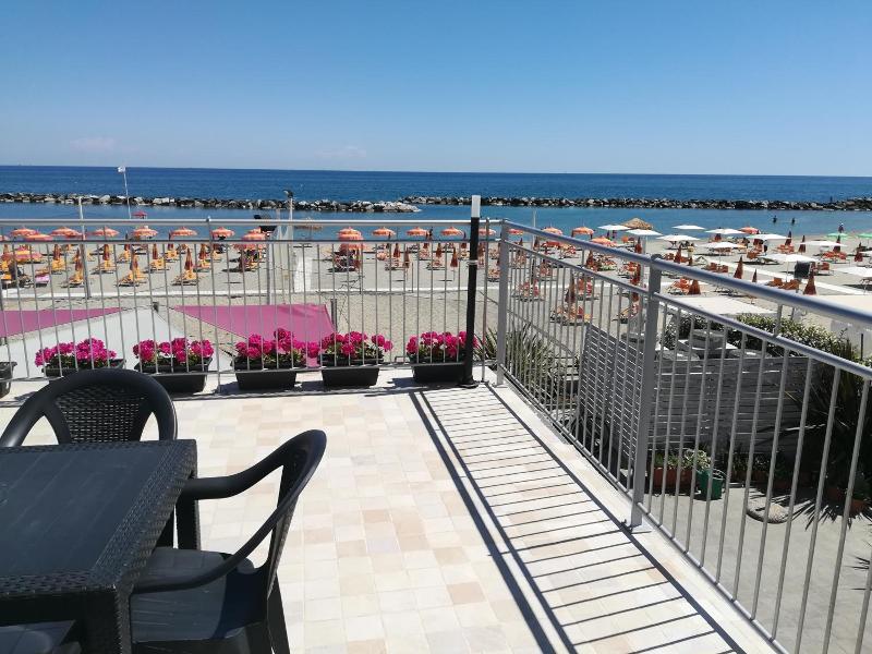 Hotel & Residence Cavalluccio Marino image