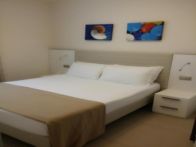 Hotel & Residence Cavalluccio Marino image