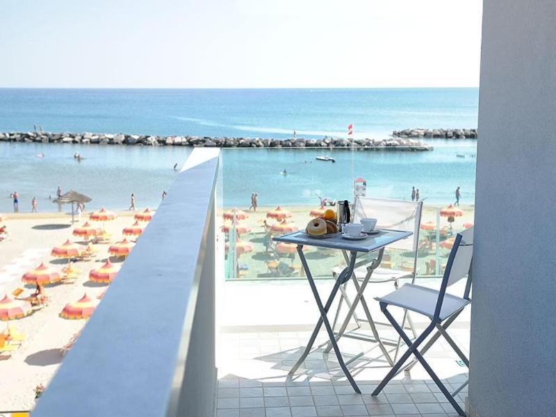 Hotel & Residence Cavalluccio Marino image