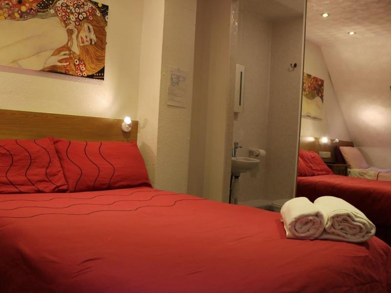 Anand Lodge image