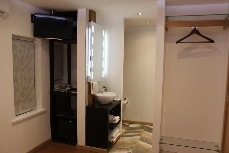 Rioshouse Henley image