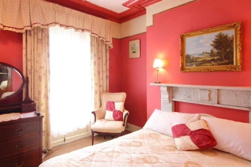 Charlemont House image