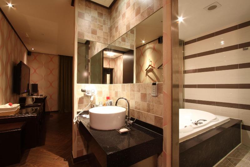 Lonestar Hotel
