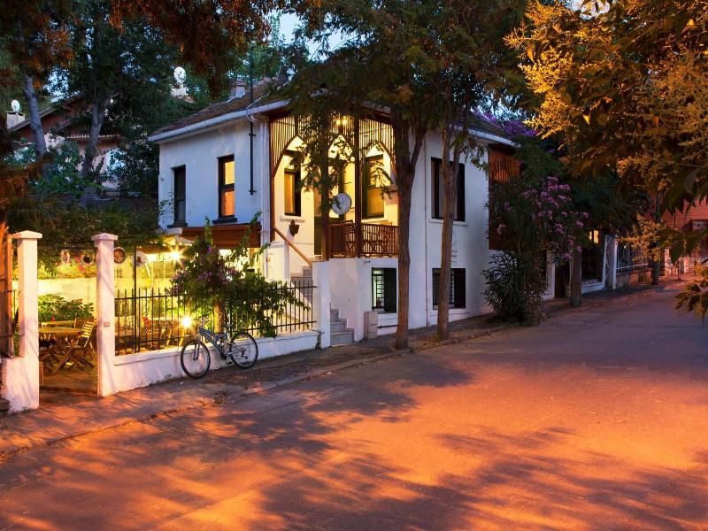 Orhan Kutbay'in Evi Turyolu Cafe Pansiyon image