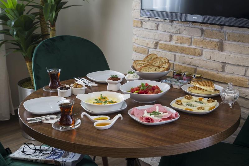 Maxuite Hotel In Home image