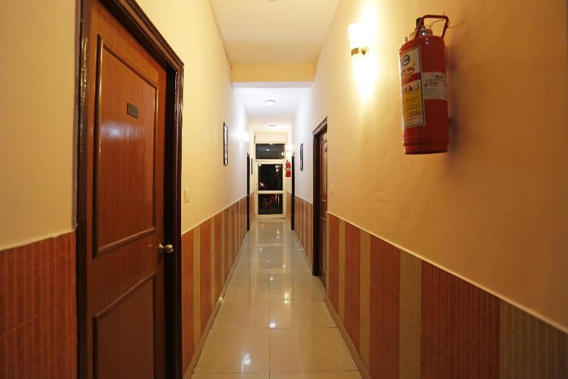 Oyo 1915 Hotel Central Park Inn