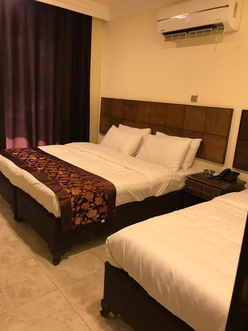 Mass Paradise Hotel image