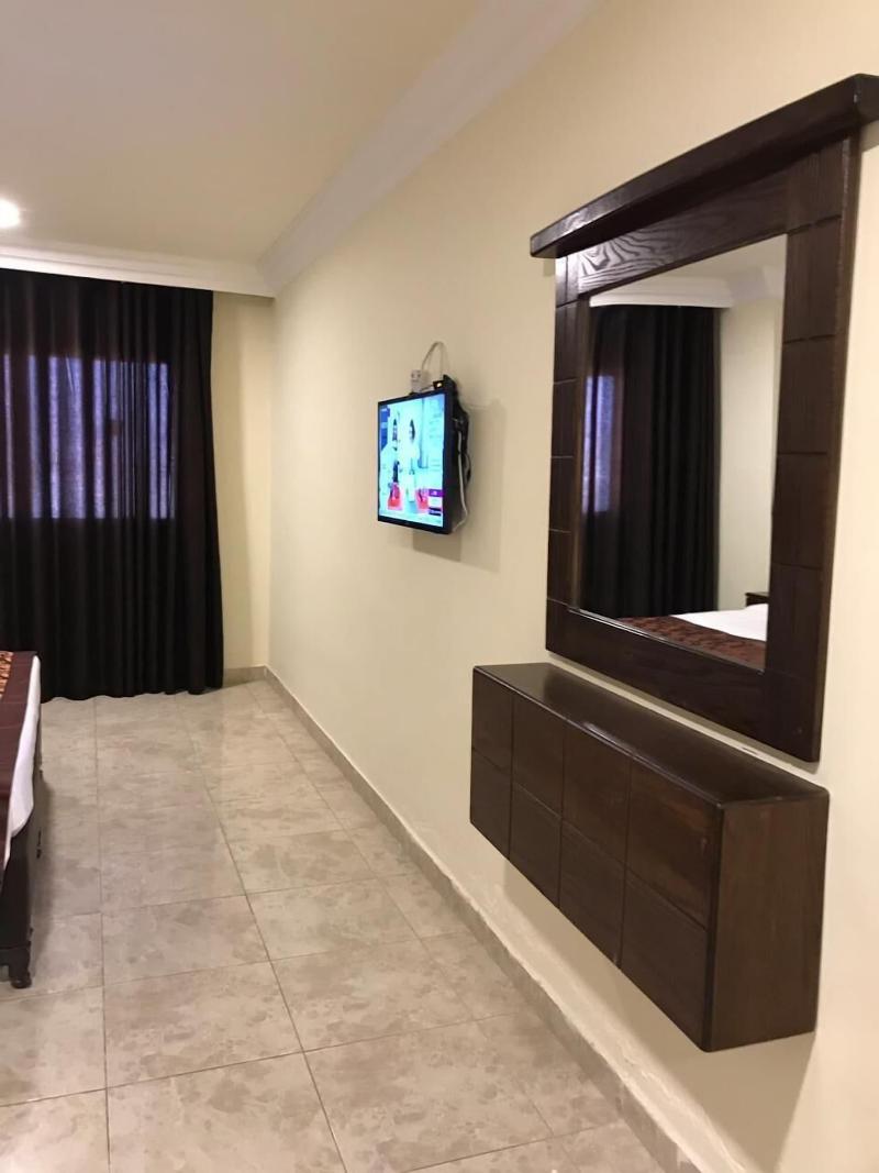 Mass Paradise Hotel image