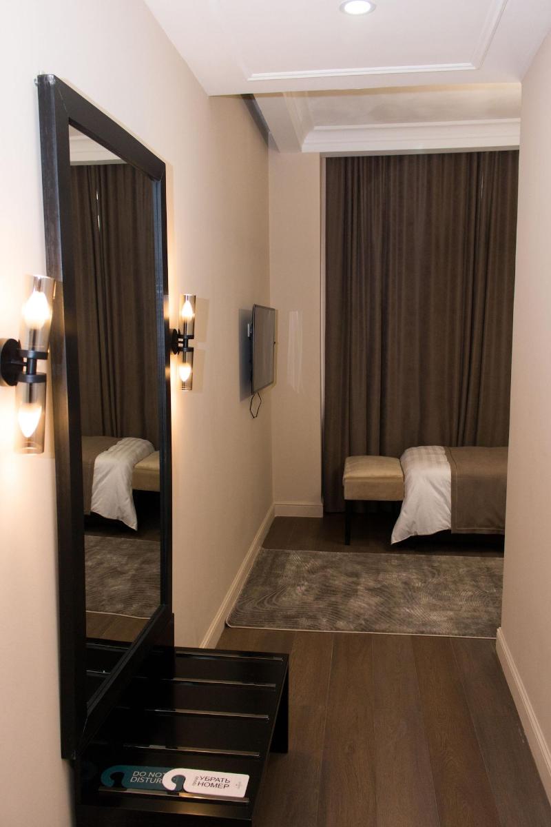 Madison Hotel image