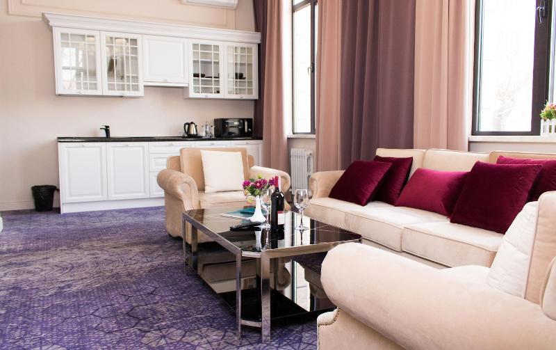 Madison Hotel image
