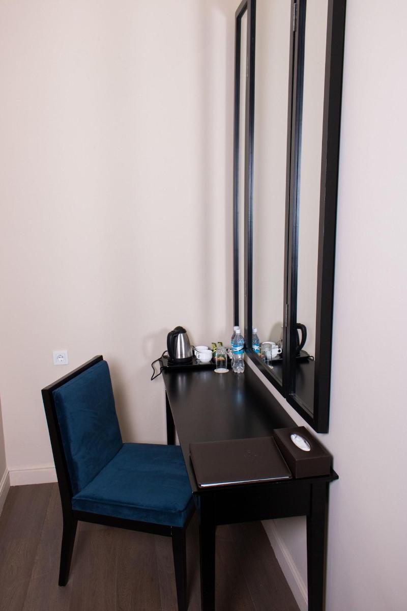 Madison Hotel image