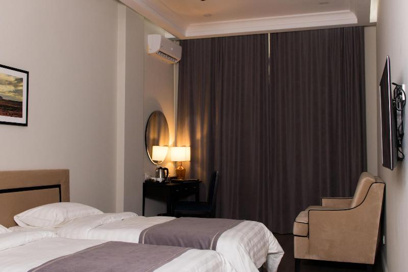 Madison Hotel image