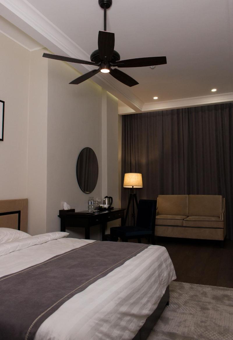 Madison Hotel image