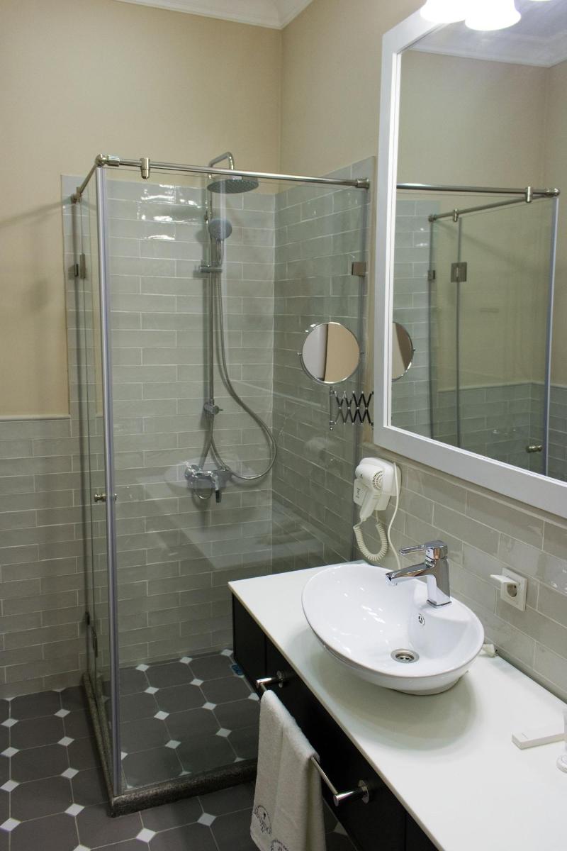 Madison Hotel image