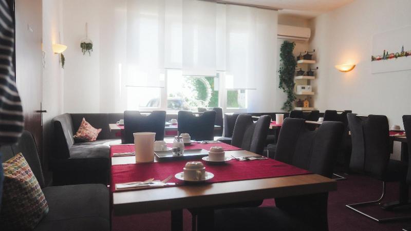 Hotel König image