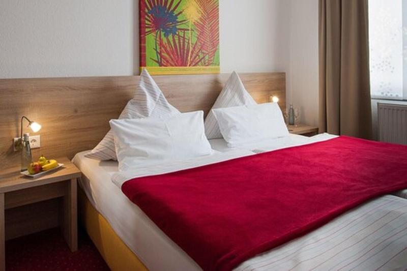 Hotel König image