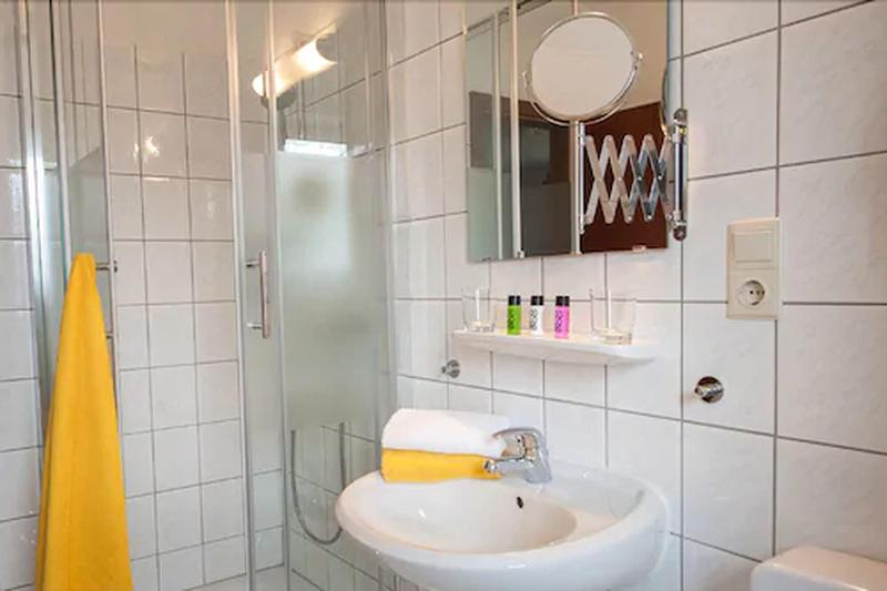 Hotel König image