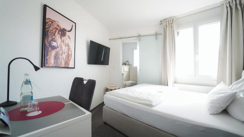 Hotel König image