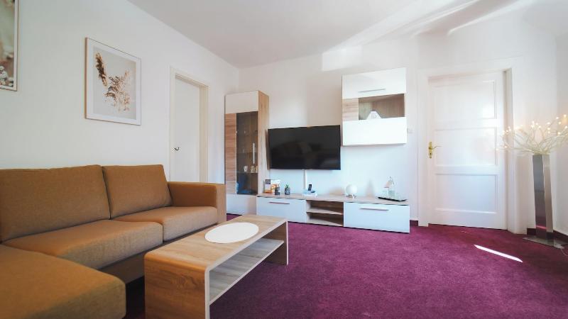 Hotel König image