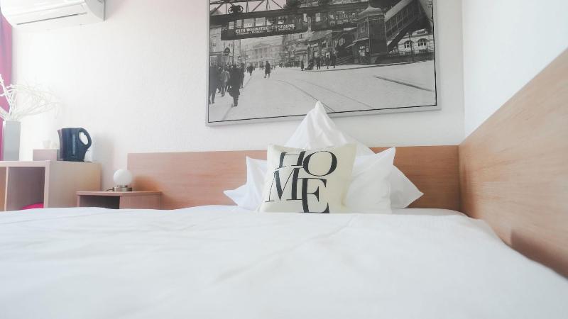 Hotel König image