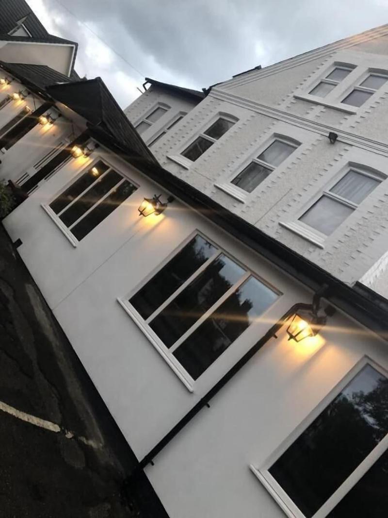 Woodcote Hotel image