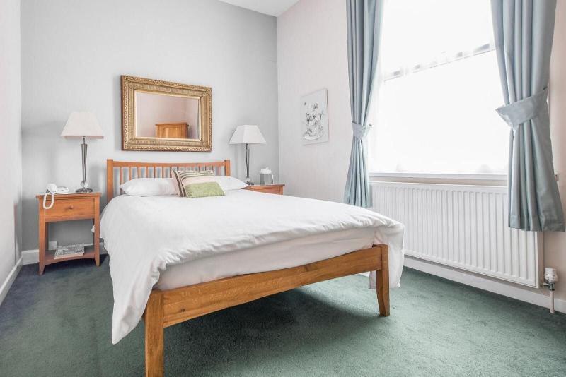 Woodcote Hotel image