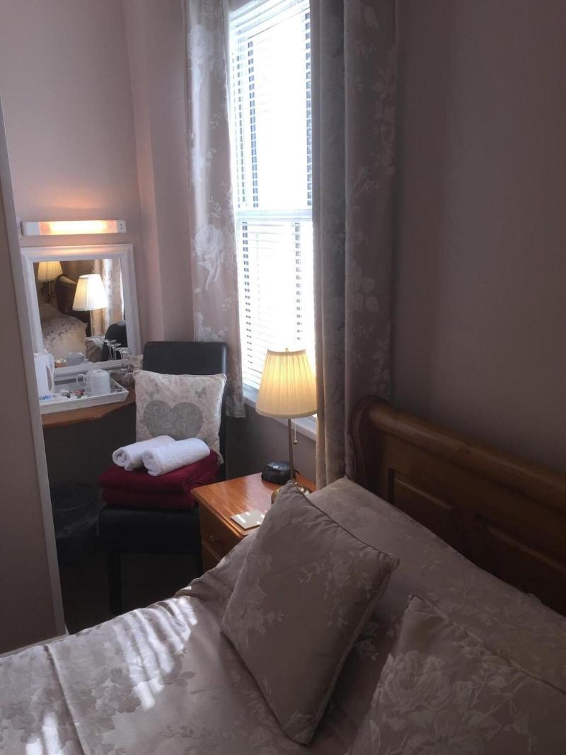 Chiverton House image